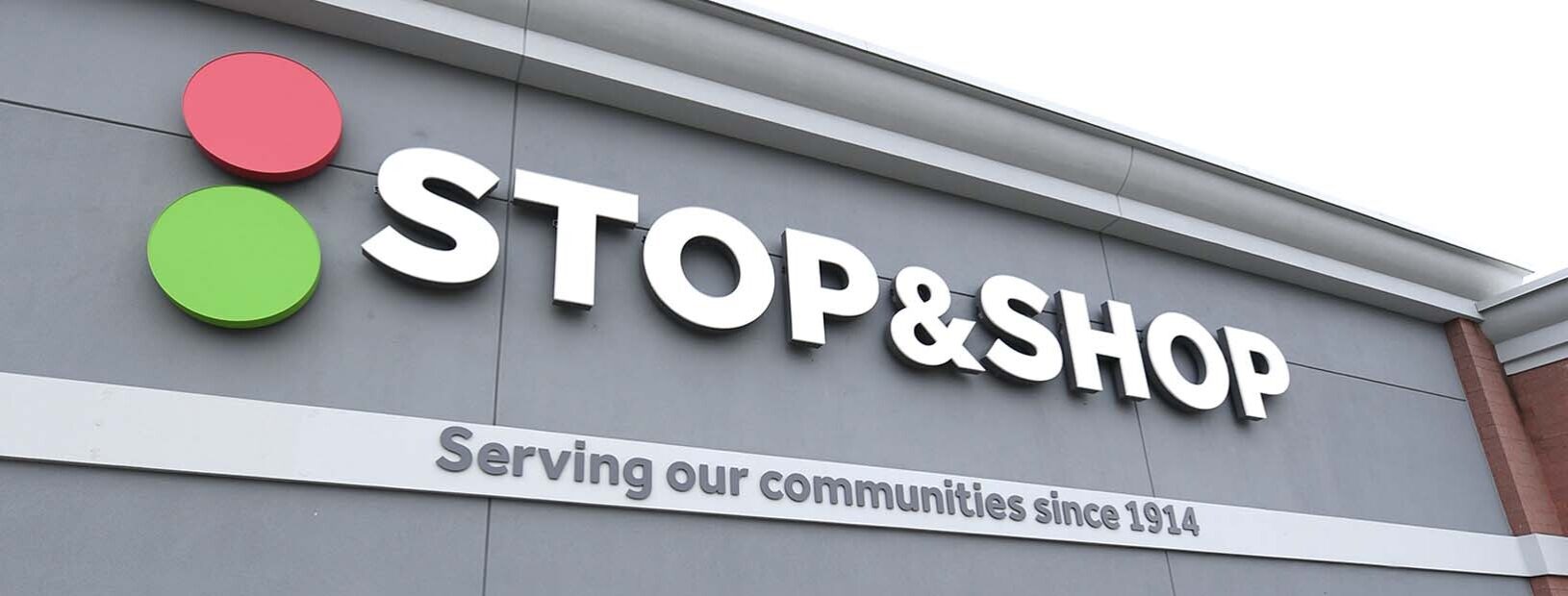 Exterior of Stop and Shop store
